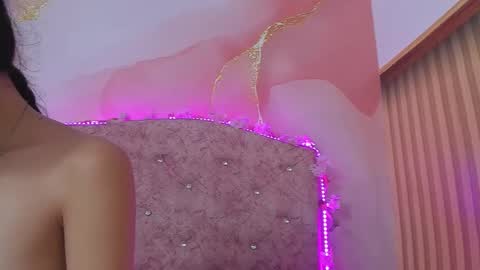 Snapshot of bella__sweets chatting on November 25, 2025, 10:37 am Melanie online show from November 25, 2025, 10:37 am