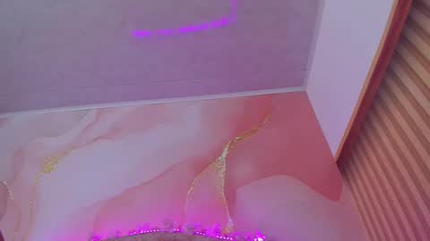 Snapshot of bella__sweets chatting on December 2, 2025, 10:31 am Melanie online show from December 2, 2025, 10:31 am