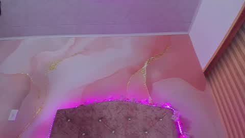 Snapshot of bella__sweets chatting on December 5, 2025, 10:35 am Melanie online show from December 5, 2025, 10:35 am