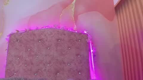 Snapshot of bella__sweets chatting on December 19, 2025, 10:44 am Melanie online show from December 19, 2025, 10:44 am