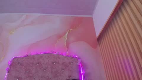 Snapshot of bella__sweets chatting on January 7, 2026, 10:29 am Melanie online show from January 7, 2026, 10:29 am