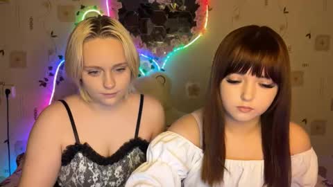 Snapshot of bella_and_alice chatting on October 10, 2025, 2:05 pm bella_and_alice online show from October 10, 2025, 2:05 pm