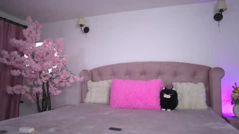 Snapshot of bella_blonda chatting on February 3, 2026, 10:48 pm Emma Bella online show from February 3, 2026, 10:48 pm