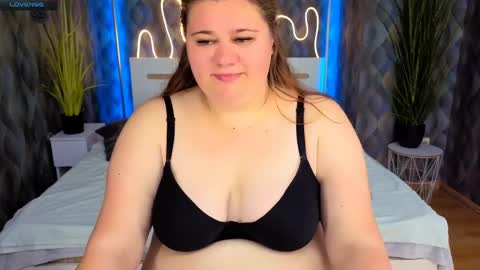 bella_blvack online show from May 7, 2026, 6:19 am