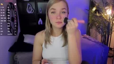 Bella online show from December 2, 2025, 5:13 am