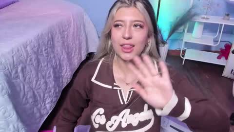 Snapshot of bella_lane_ chatting on January 5, 2026, 7:39 pm Bella online show from January 5, 2026, 7:39 pm