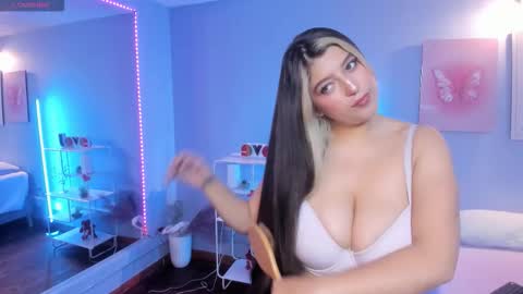 Snapshot of bella_lane_ chatting on February 25, 2026, 3:49 am Bella online show from February 25, 2026, 3:49 am