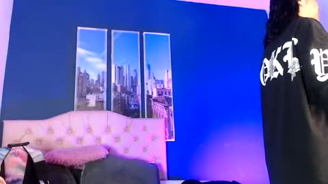 Snapshot of bella_lr chatting on June 10, 2026, 1:39 am Valentina online show from June 10, 2026, 1:39 am