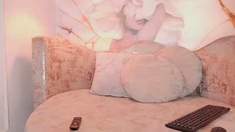 Snapshot of bella_moonlight_cr chatting on July 15, 2026, 3:45 am BELLA online show from July 15, 2026, 3:45 am