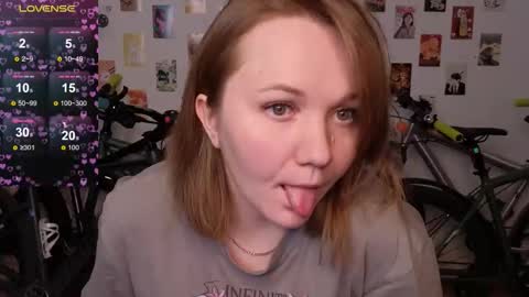 Snapshot of bella_murrrr chatting on November 6, 2025, 5:03 pm Bella online show from November 6, 2025, 5:03 pm