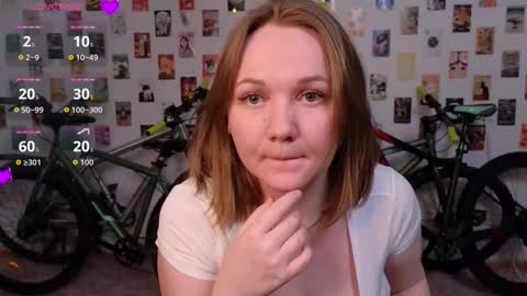 Snapshot of bella_murrrr chatting on November 25, 2025, 5:29 am Bella online show from November 25, 2025, 5:29 am