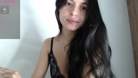 Snapshot of bella_musee chatting on December 6, 2024, 3:52 am   online show from December 6, 2024, 3:52 am