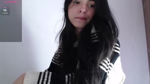 Snapshot of bella_musee chatting on December 23, 2024, 3:01 pm   online show from December 23, 2024, 3:01 pm