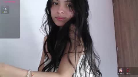 Snapshot of bella_musee chatting on December 30, 2024, 5:13 pm   online show from December 30, 2024, 5:13 pm