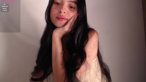 Snapshot of bella_musee chatting on February 13, 2025, 10:54 pm   online show from February 13, 2025, 10:54 pm