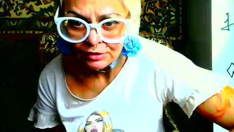 Bella Nathalie online show from November 12, 2025, 1:11 pm