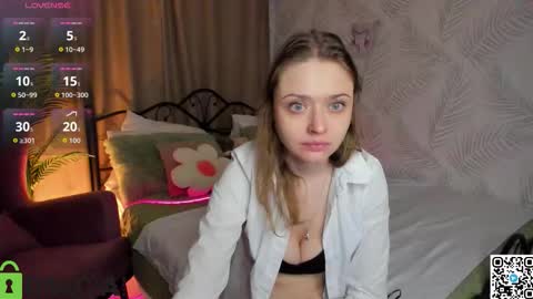 Snapshot of bella_ramsi chatting on December 22, 2025, 12:51 am Linda Bella online show from December 22, 2025, 12:51 am