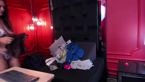 Snapshot of bella_riviera chatting on February 26, 2026, 7:46 pm Bella Riviera online show from February 26, 2026, 7:46 pm