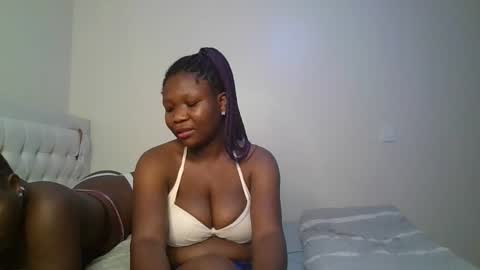 Snapshot of bella_rose3 chatting on September 10, 2025, 10:10 pm bella online show from September 10, 2025, 10:10 pm