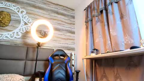 Snapshot of bella_salvatore chatting on September 21, 2025, 2:29 pm     online show from September 21, 2025, 2:29 pm