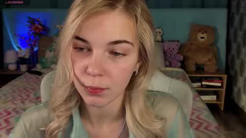 Bella online show from November 17, 2025, 12:49 am