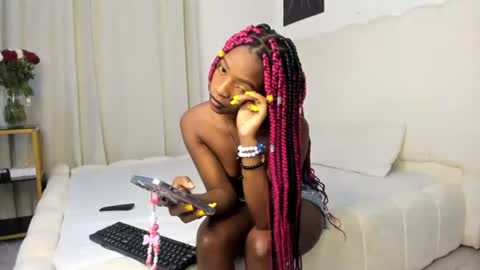 Snapshot of bella_thequeen chatting on June 26, 2026, 3:00 am Bella sweetpea online show from June 26, 2026, 3:00 am