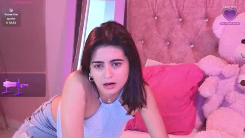 Snapshot of bella_thixx chatting on October 25, 2025, 6:21 am bella_thixx online show from October 25, 2025, 6:21 am