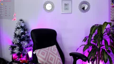 Bella online show from December 22, 2024, 10:04 pm