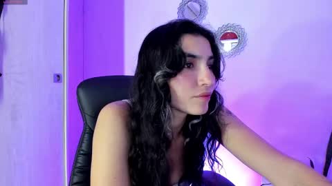 Bella online show from October 8, 2025, 2:09 am