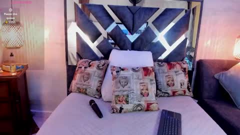 bella_volup online show from June 4, 2026, 11:49 am