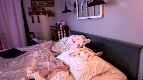 Snapshot of bellabeanz chatting on February 21, 2025, 2:17 am Roxy Rain online show from February 21, 2025, 2:17 am