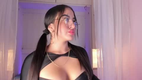  Bella  online show from June 4, 2026, 8:59 pm