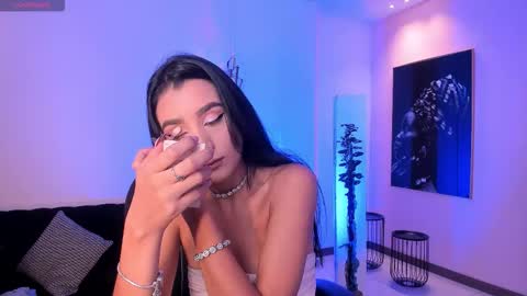  Bella C  online show from November 14, 2025, 12:04 pm