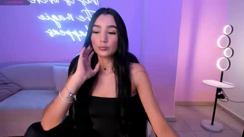  Bella C  online show from December 17, 2025, 12:33 pm