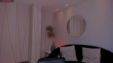  Bella C  online show from April 17, 2026, 7:28 pm