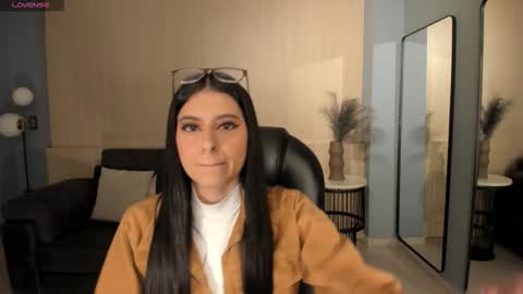 Bella online show from December 2, 2025, 3:56 am