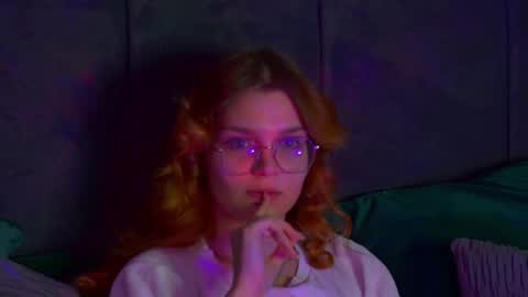 BellaMarebelle online show from October 10, 2025, 4:33 am