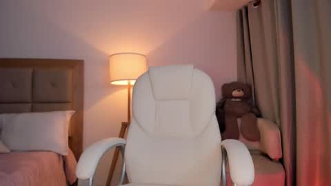 Bella Mia online show from October 24, 2025, 12:52 am