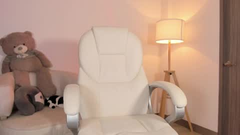 Snapshot of bellamia_ chatting on May 9, 2026, 11:54 pm Bella Mia online show from May 9, 2026, 11:54 pm