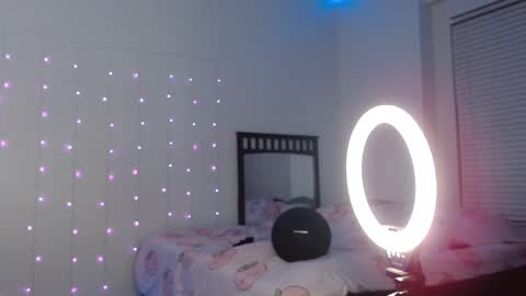 Bella Monroe online show from March 4, 2025, 7:51 am