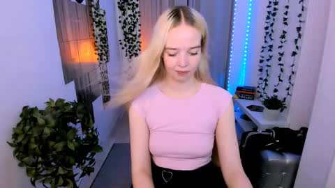 Bella online show from June 7, 2026, 10:24 pm