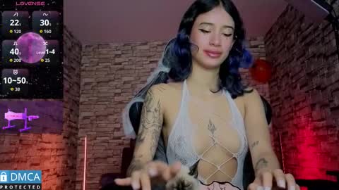   online show from October 25, 2025, 4:35 pm