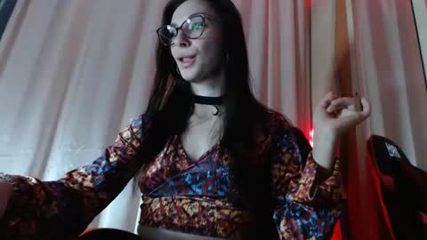 bellaqueen0701 online show from February 23, 2025, 10:09 pm