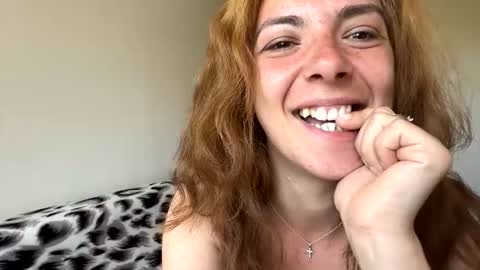 Snapshot of bellaqueen0701 chatting on May 27, 2026, 9:39 am bellaqueen0701 online show from May 27, 2026, 9:39 am