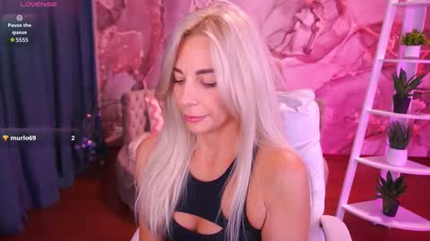 Bella online show from November 12, 2025, 10:30 pm