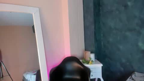 Snapshot of bellarooux chatting on November 10, 2025, 12:15 pm bellarooux online show from November 10, 2025, 12:15 pm