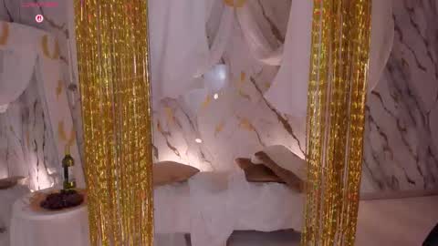 Snapshot of bellarosex1 chatting on October 28, 2025, 6:17 am Bella Rose online show from October 28, 2025, 6:17 am