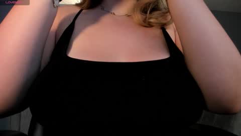 Snapshot of bellarosex1 chatting on December 3, 2025, 3:25 am Bella Rose online show from December 3, 2025, 3:25 am