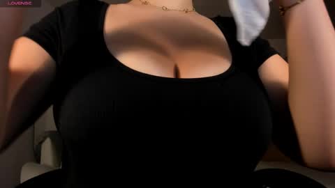 Snapshot of bellarosex1 chatting on December 17, 2025, 4:29 am Bella Rose online show from December 17, 2025, 4:29 am