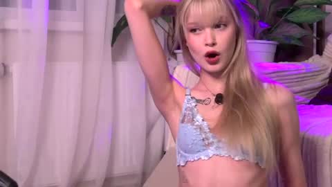 Snapshot of bellasecrettt chatting on April 15, 2026, 4:14 pm bellasecrettt online show from April 15, 2026, 4:14 pm